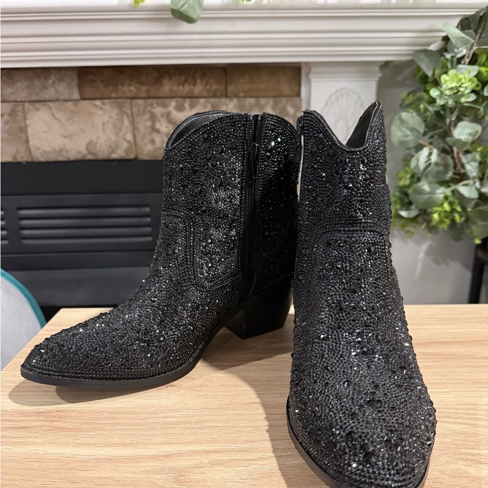 Elegant Black Embellished Women's Boots